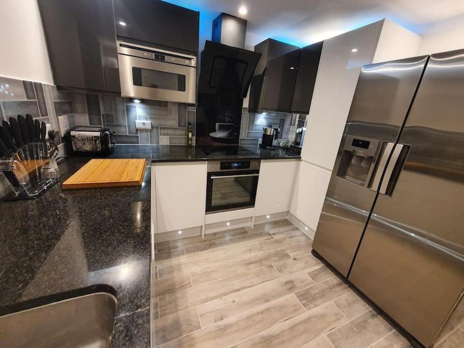 Luton Town Centre Executive Apartment Exterior photo