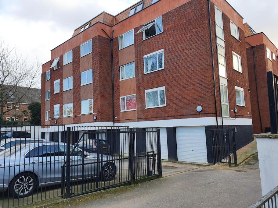 Luton Town Centre Executive Apartment Exterior photo